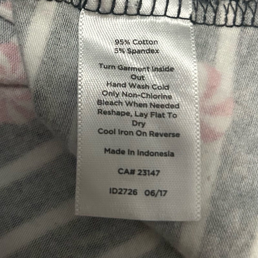 TALBOTS BLACK & WHITE STRIPE HOLIDAY TOP
PEPPERMINT CANDIES WITH SOME SEQUINS - Picture 5 of 5